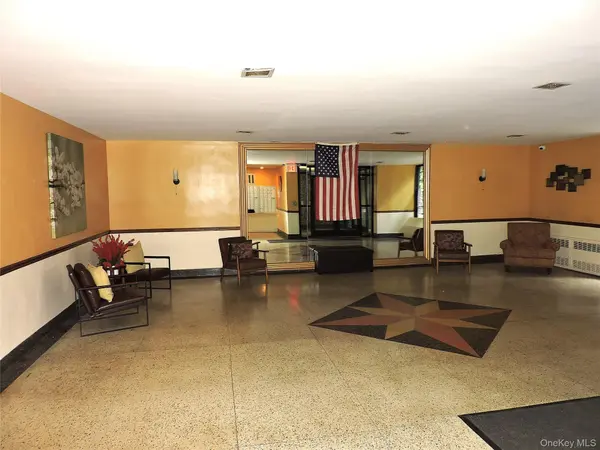 61-88 Dry Harbor RD #1E, Middle Village, NY 11379