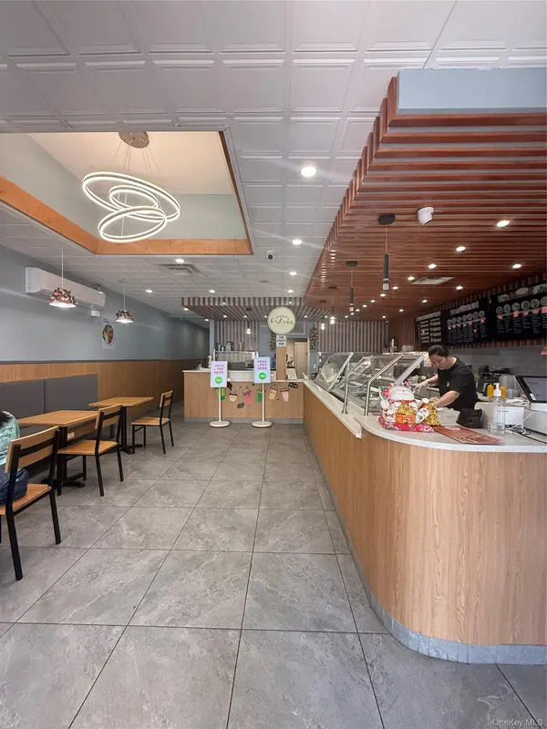 11-15 N Park AVE, Rockville Centre, NY 11570