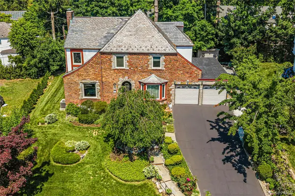 36 Strathmore RD, Great Neck, NY 11023