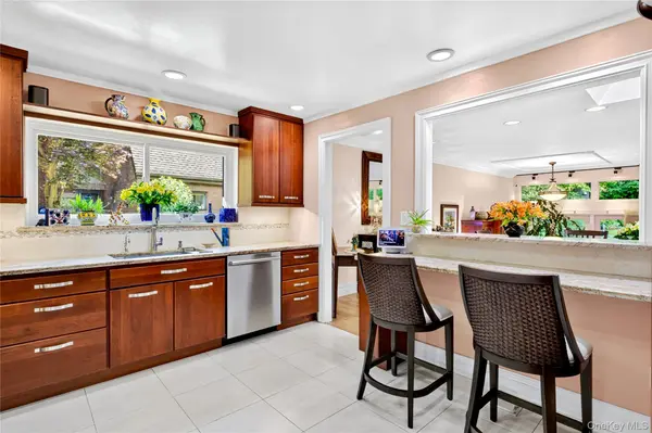 20 Fox RDG #333, Roslyn, NY 11576