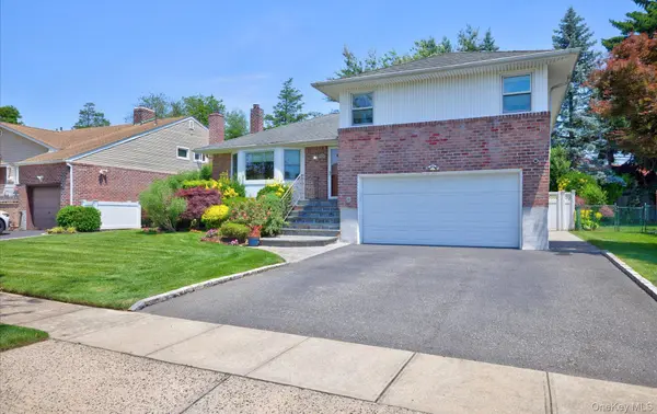 31 Irene LN, Plainview, NY 11803