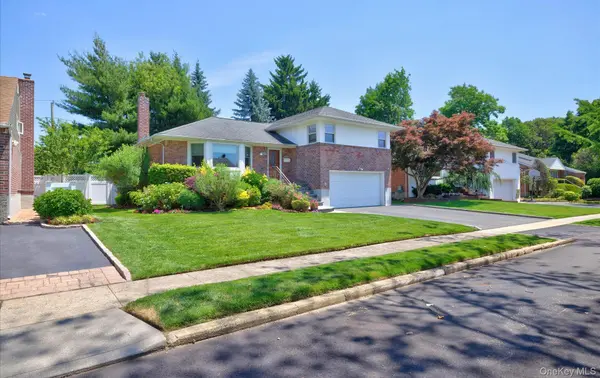 31 Irene LN, Plainview, NY 11803