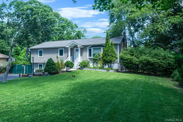 7 Somerset ST, Centereach, NY 11720