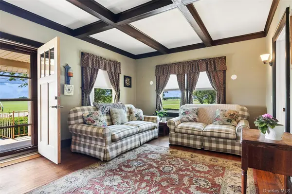 10415 Oregon RD, Cutchogue, NY 11935