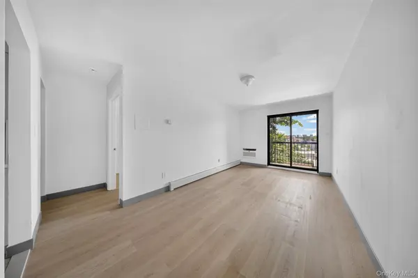 42-11 108 st #3D, Corona, NY 11368