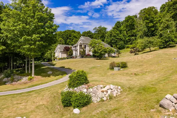 5 Rachel CT, Bloomingburg, NY 12721