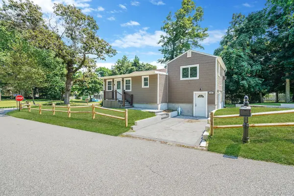 25 Cherry LN, Wading River, NY 11792