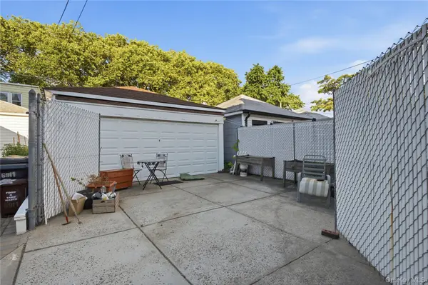 Address not disclosed, Glendale, NY 11385