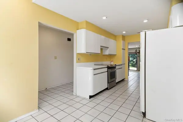 97 Northgate CIR, Melville, NY 11747