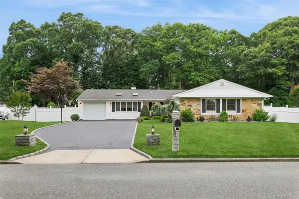 16 Parson DR, Stony Brook, NY 11790
