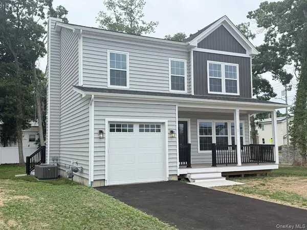 12 Gail Grace CT, Copiague, NY 11726