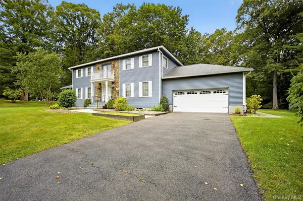 92 Brook Hollow DR, New Windsor, NY 12553