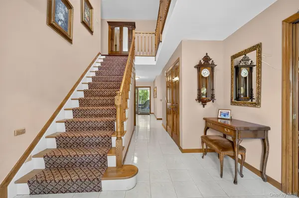 92 Brook Hollow DR, New Windsor, NY 12553