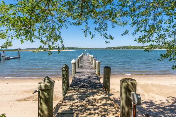 1350 W Cove RD, Cutchogue, NY 11935