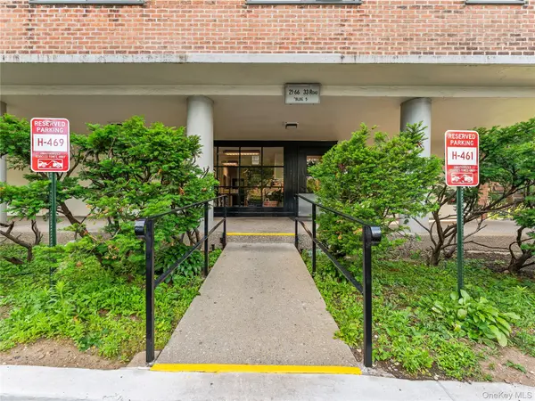 21-66 33rd RD #11B, Astoria, NY 11106