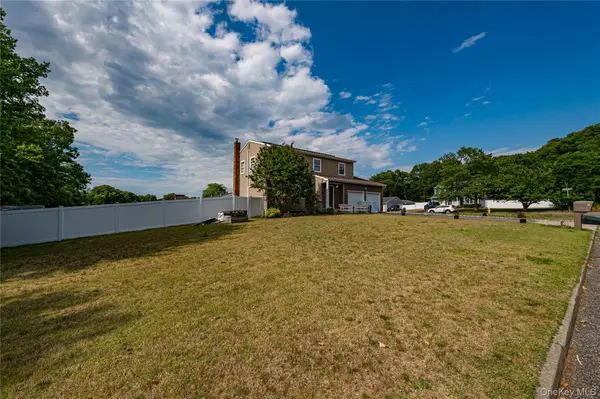 7 Howard ST, Selden, NY 11784