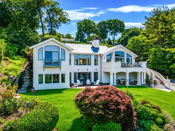 88 E Shore RD, Huntington Bay, NY 11743