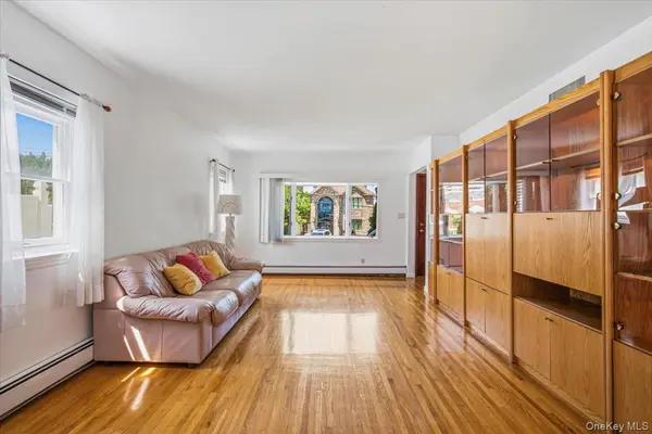 6461 230th ST, Oakland Gardens, NY 11364