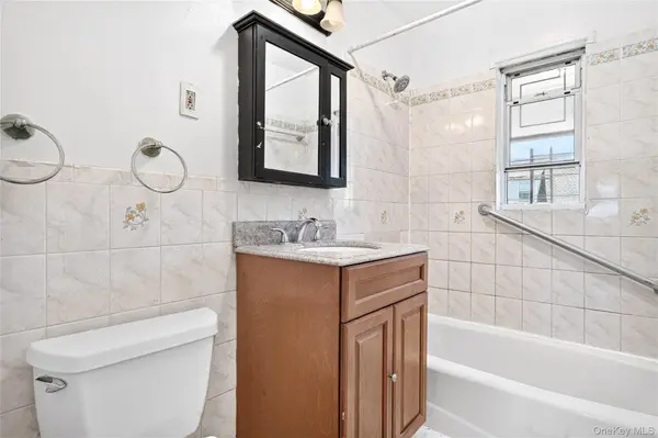 3885 Paulding AVE, Bronx, NY 10469