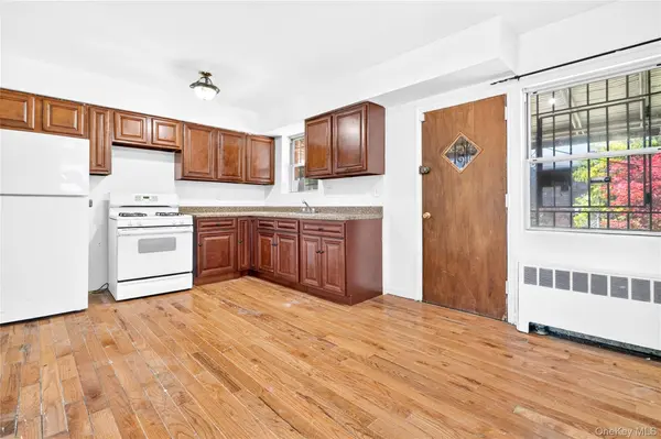3885 Paulding AVE, Bronx, NY 10469