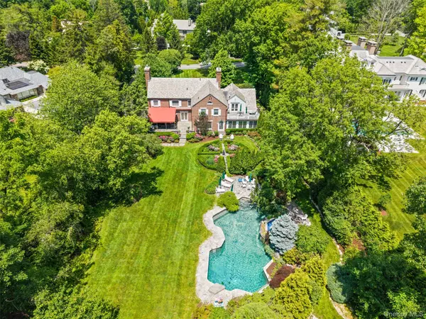 21 Dolma RD, Scarsdale, NY 10583