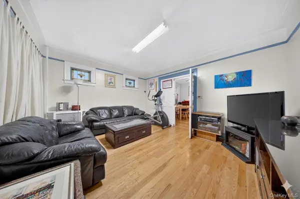 4084 Denman ST, Elmhurst, NY 11373