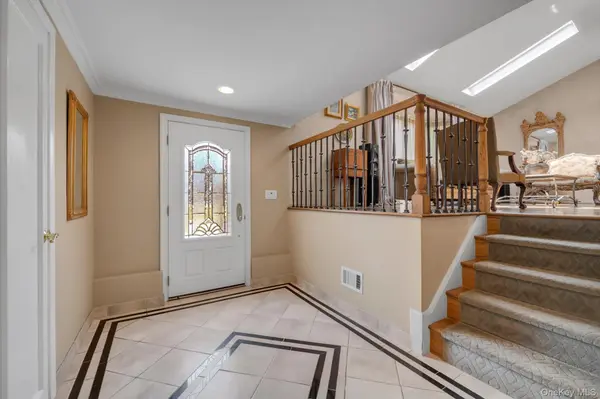 36 Sullivan DR, Jericho, NY 11753