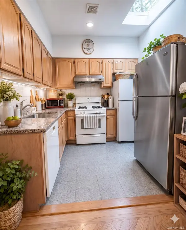 8310 3rd AVE, Brooklyn, NY 11209