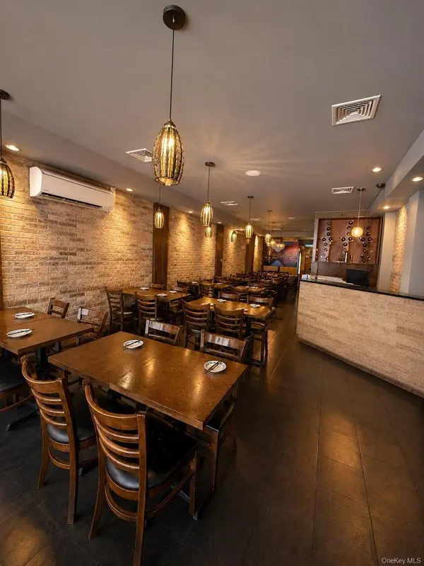 360 W 42nd ST, New York (manhattan), NY 10036