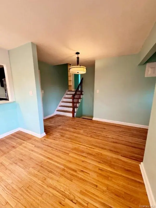 85-05 148th ST #2nd flr, Briarwood, NY 11435