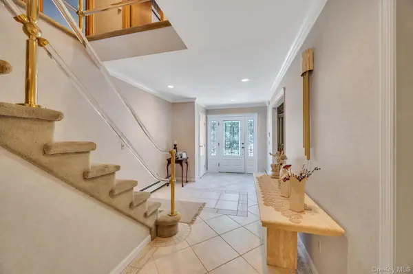 17 Cedar PL, Kings Park, NY 11754