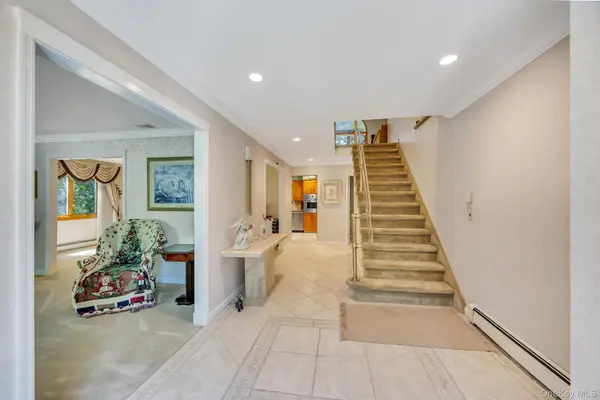17 Cedar PL, Kings Park, NY 11754