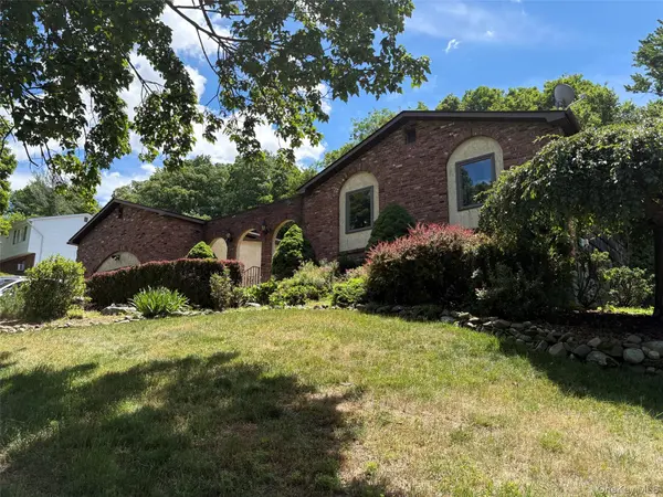 12 Arlington DR, Blooming Grove, NY 10950