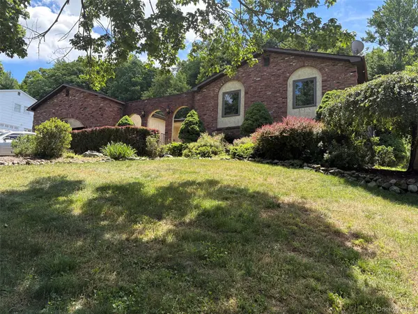 12 Arlington DR, Monroe, NY 10950