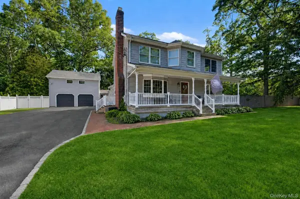 20 Richmond BLVD, Lake Grove, NY 11755