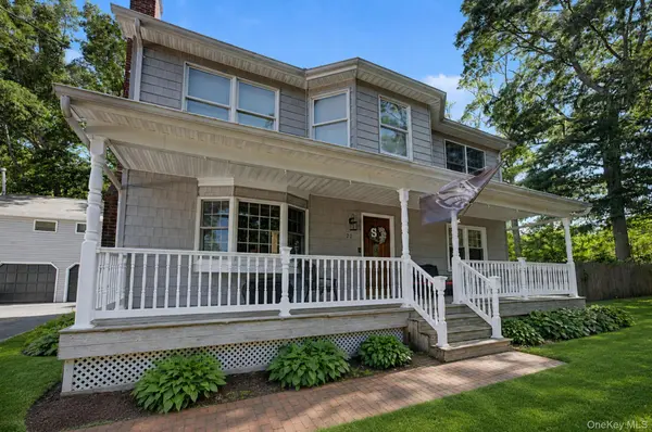 20 Richmond BLVD, Lake Grove, NY 11755