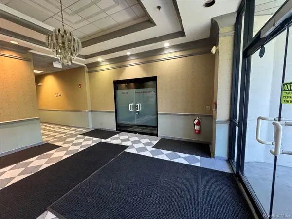 755 Park AVE #120, Huntington, NY 11743