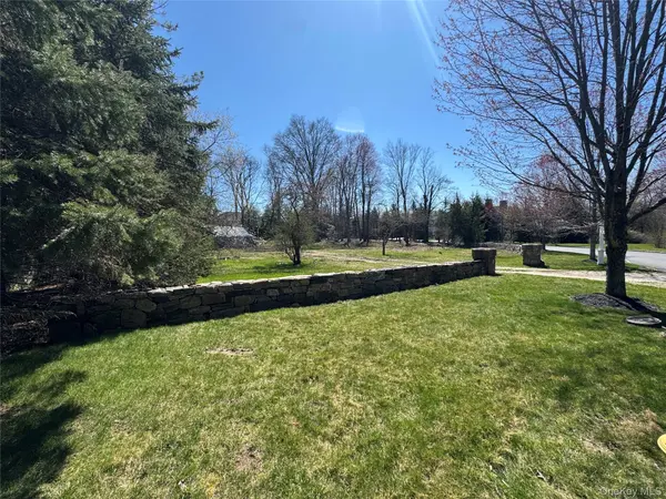 5 Stone Bridge RD, Purchase, NY 10577