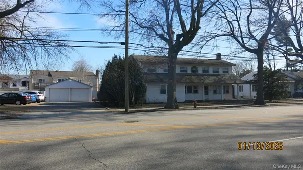 870 Carman AVE, Westbury, NY 11590