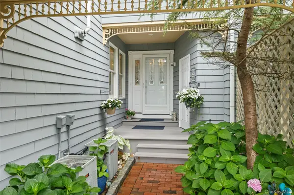 8 Victoria DR #8, Amityville, NY 11701