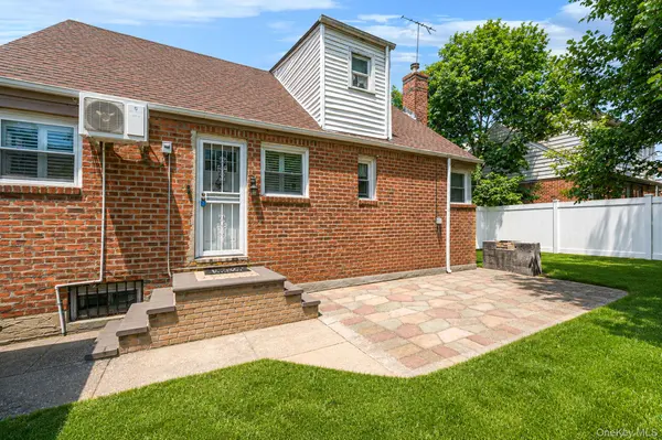 12123 238th ST, Rosedale, NY 11422