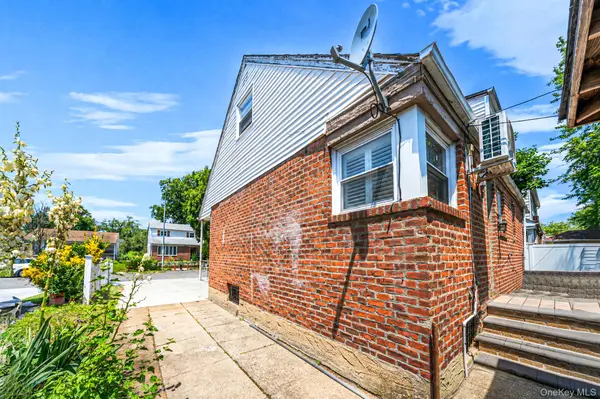 12123 238th ST, Rosedale, NY 11422