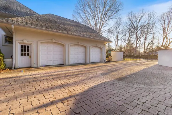 139 Private RD, East Patchogue, NY 11772