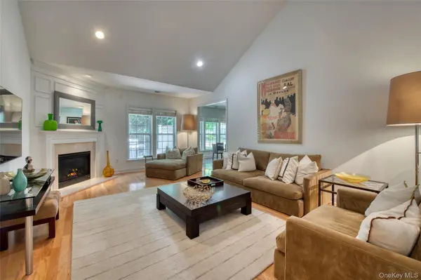 171 Jonathan LN, Westhampton, NY 11977