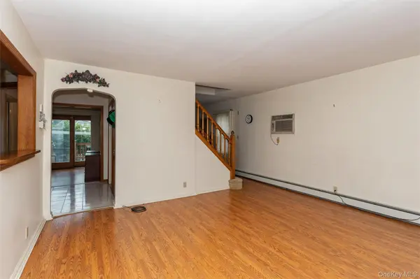 163 Bregman AVE, New Hyde Park, NY 11040