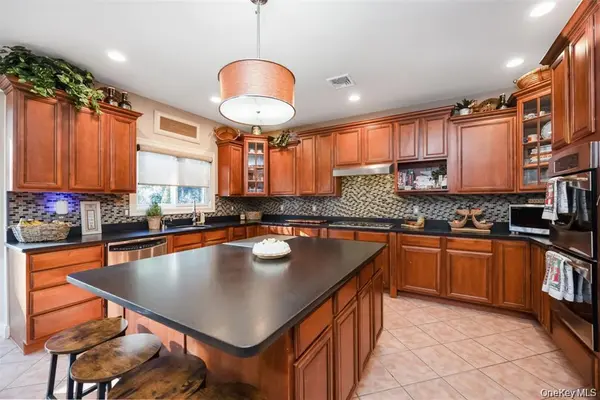 1680 lake AVE, Merrick, NY 11566