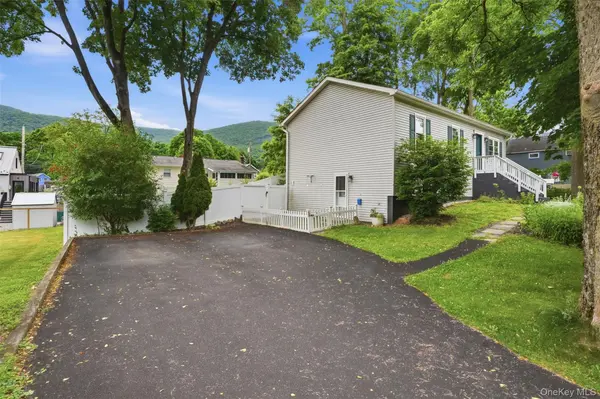 21 Overlook AVE, Beacon, NY 12508