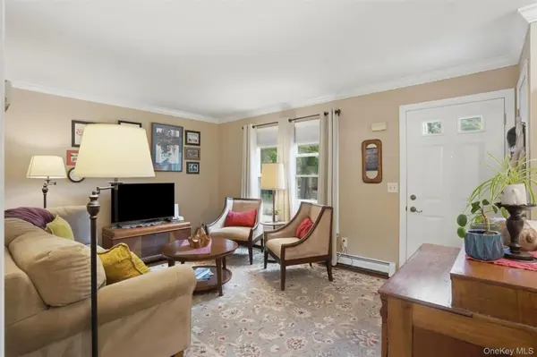 21 Overlook AVE, Beacon, NY 12508