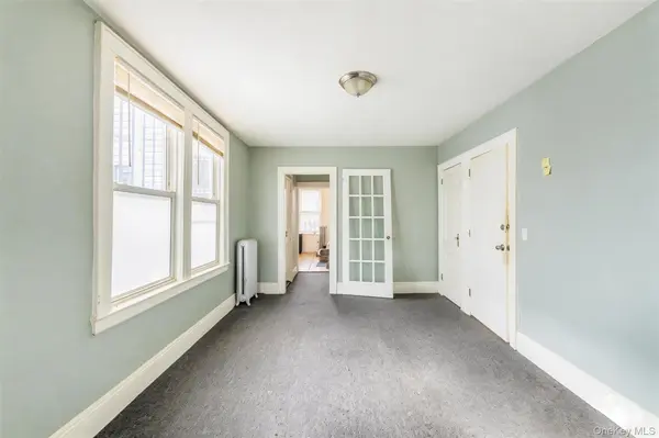 16904 Crocheron AVE, Flushing, NY 11358