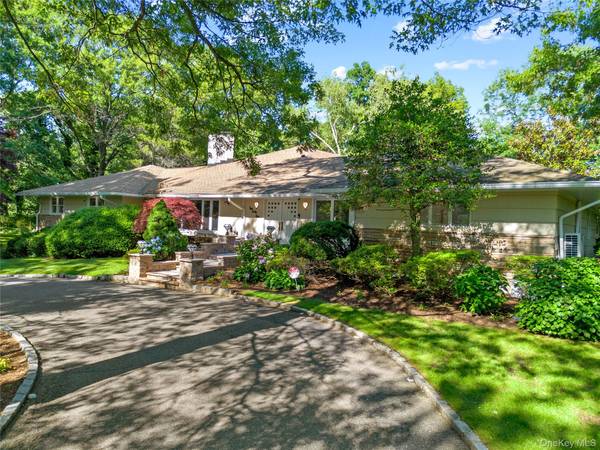 249 Glen Cove RD, Old Westbury, NY 11568